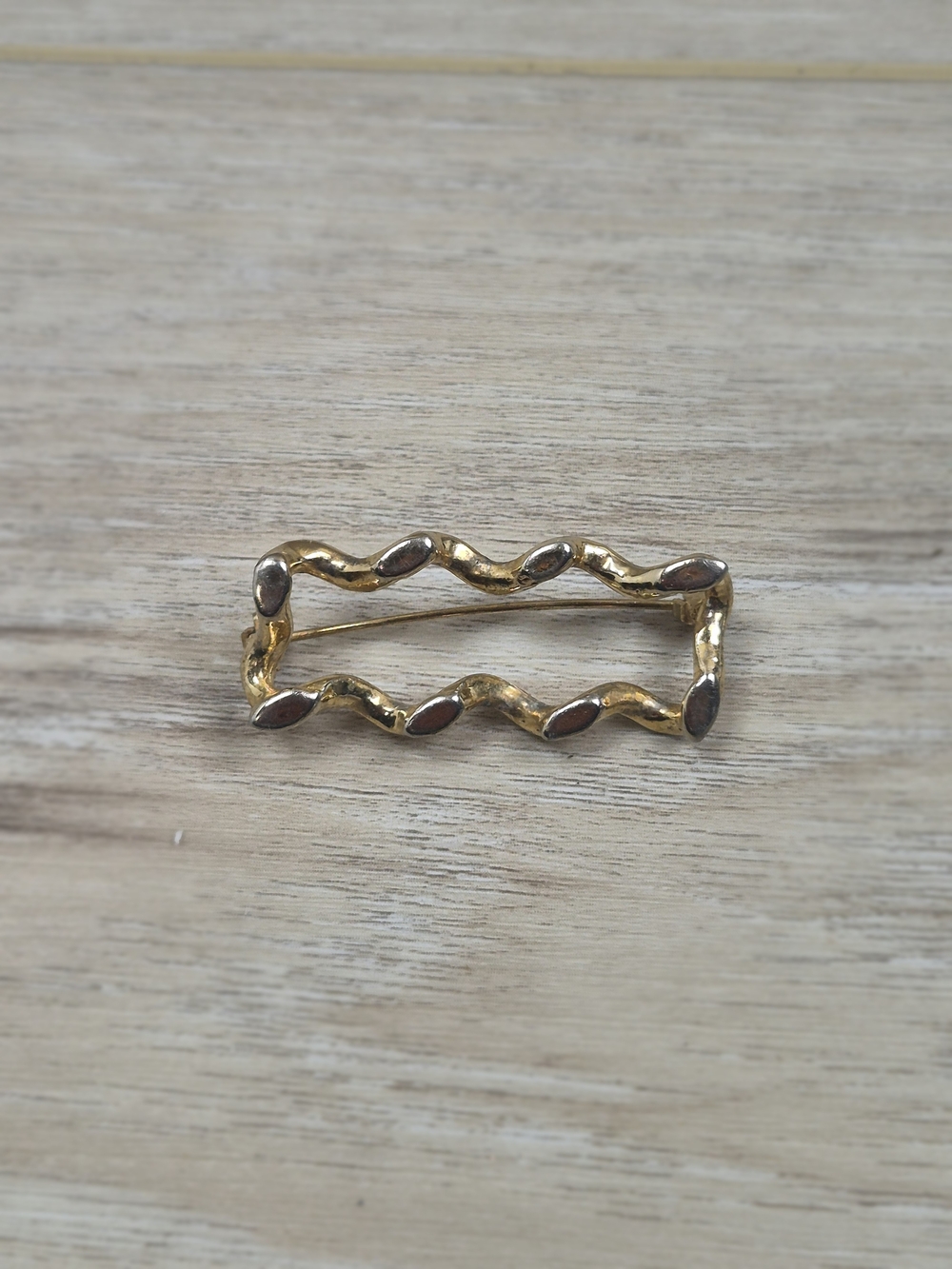 Vintage‎ 1970s Abstract Wavy Frame Brooch Pin Geometric Gold Tone